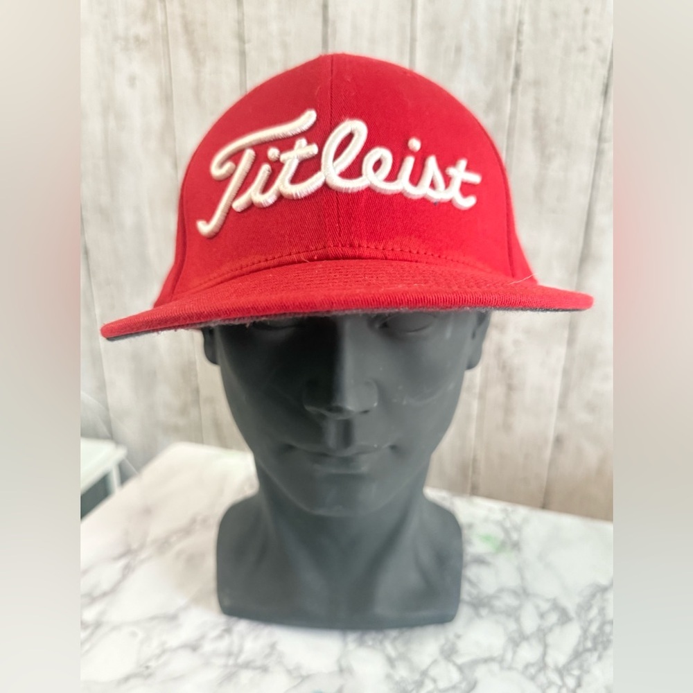 Titleist A-flex Fitted S/M Red Athleisure Golf Hat Cap Plaid Bill